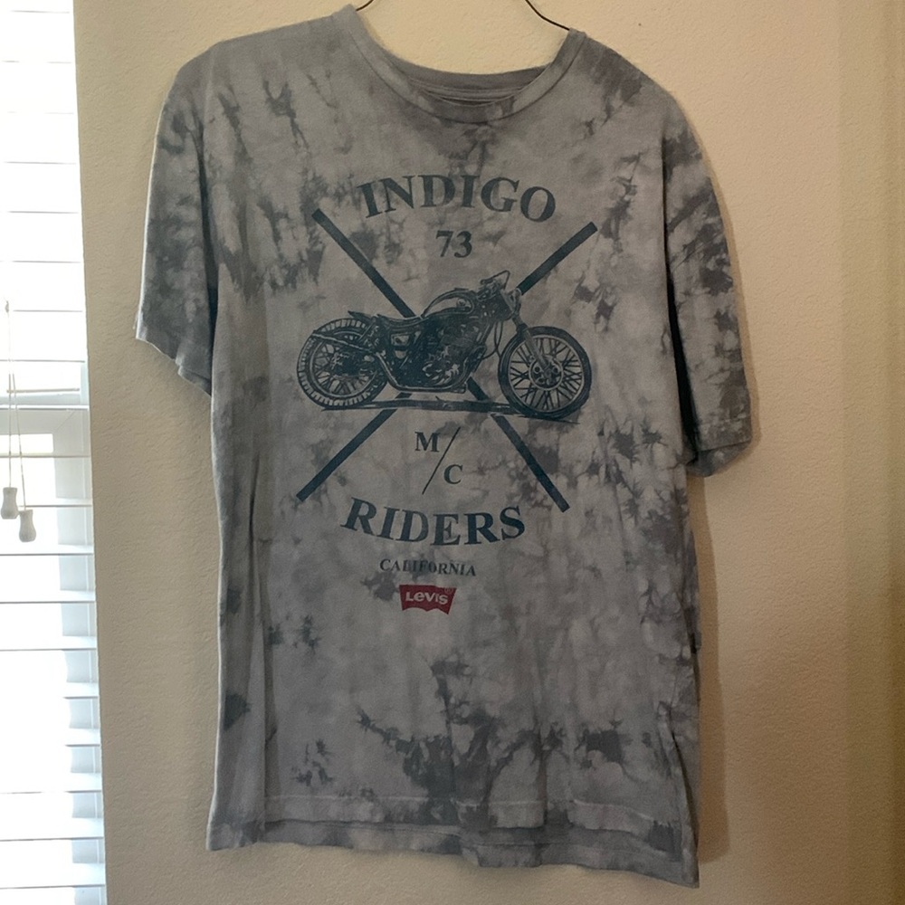 Men’s Levi’s T-shirt